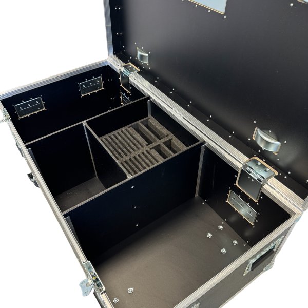 Flightcase for 8 x Cameo Zenit W300