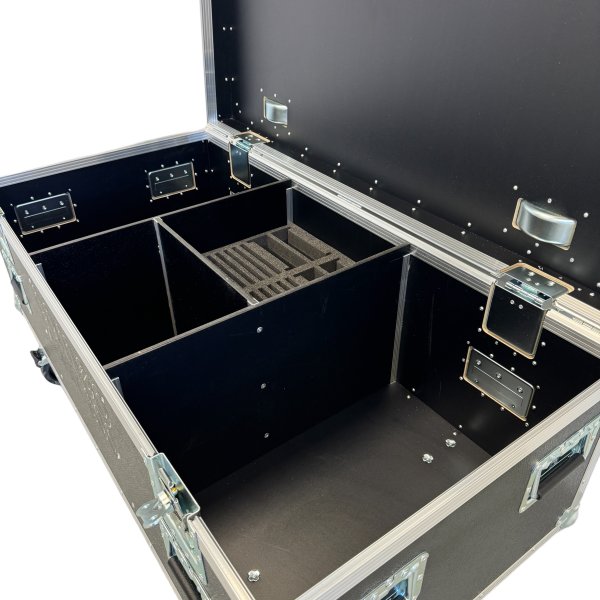 Flightcase for 8 x Cameo Zenit W300