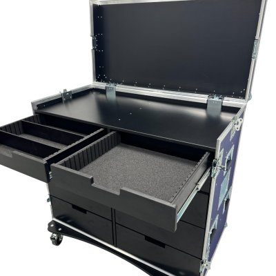 Tour case with 10 x drawers and workstation
